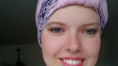 Místo paruk si oblíbila šátky. Zdroj: Tereza Drahoňovská.