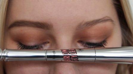 Výrazné obočí s Brow Styler.