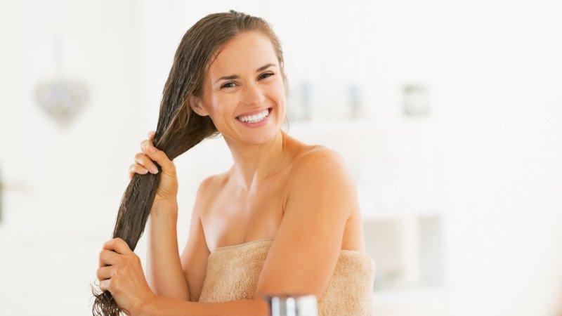 Následná péče o vlasy je samozřejmostí. Zdroj: Canva