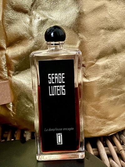 35 z 50 ml Serge Lutens La Dompteuse Encagée - inzerce - Arome.cz